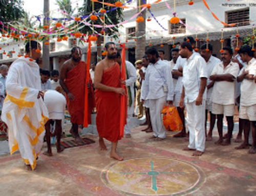 Sri Swamiji blesses the prisoners of Rajahmundry Jail