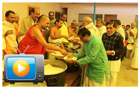 Free Prasadam to Sadhus in Badarinath Badrika Asram Annadhanam Serving Food HH Chinna Jeeyar Swamiji