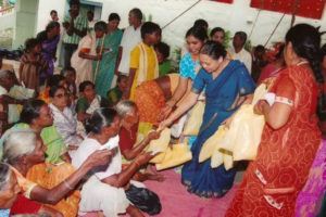 Vikasa Tarangini Volunteers Conduct Free Clothes Distribution Program