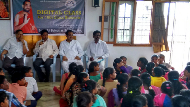 Dist Collector Inaugurated Digital Classes for 10th Students