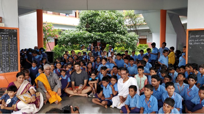 Vikasa Tarangini Team Providing Facilities to Jeeyar Gurukulam Students