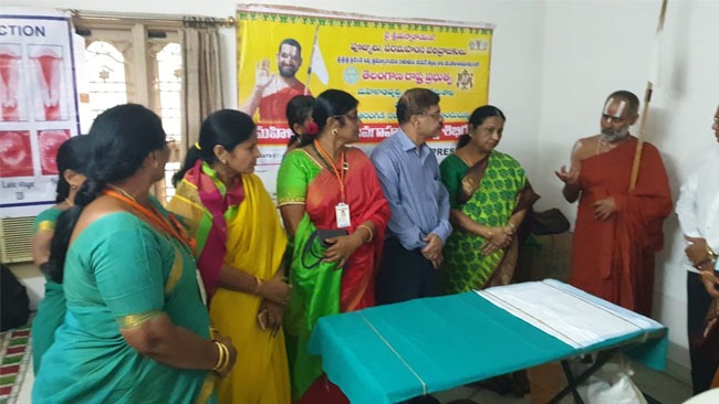 Mahila arogya Vikas conducted a Medical Camp at Manukota Mahabubbad