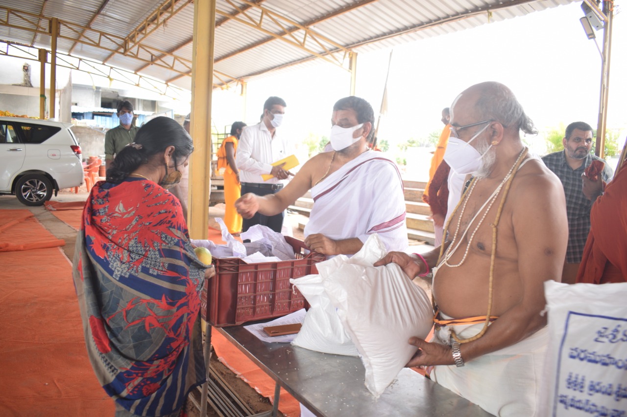 HH Swamiji distributes dry groceries to the needy at VijayaKiladri 2