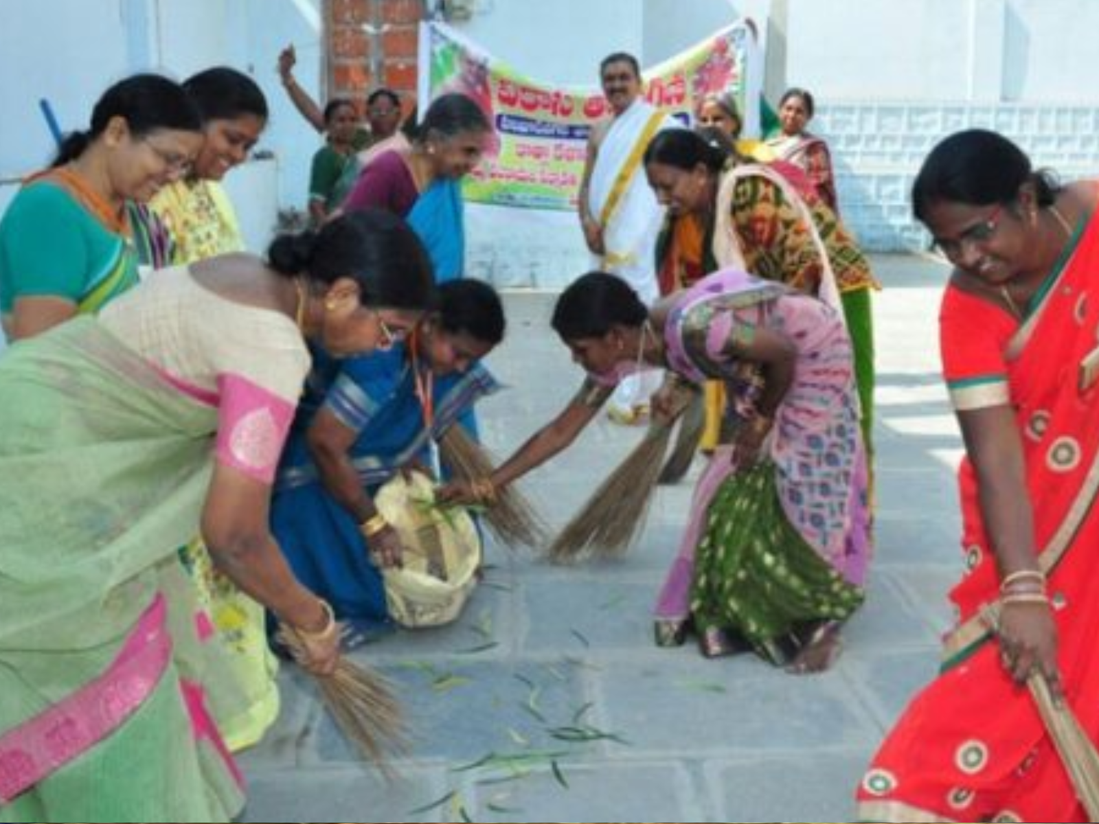 HH Jeeyar swamiji planting in Environment Protection activites