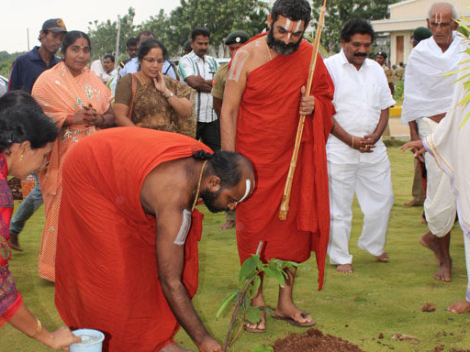 HH Jeeyar swamiji planting in Environment Protection activites